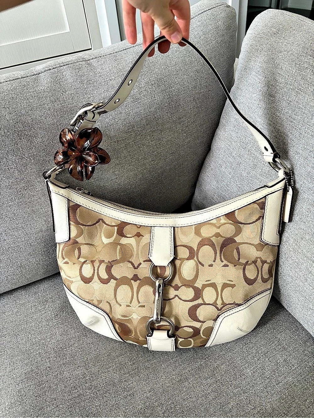 Coach Hamptons Signature Clip Shoulder Bag